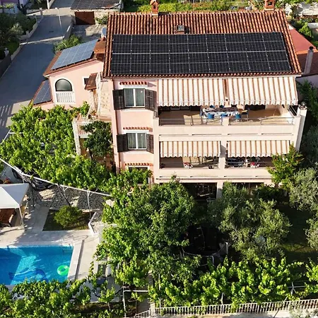 Apartman Pula, Istria 18 *